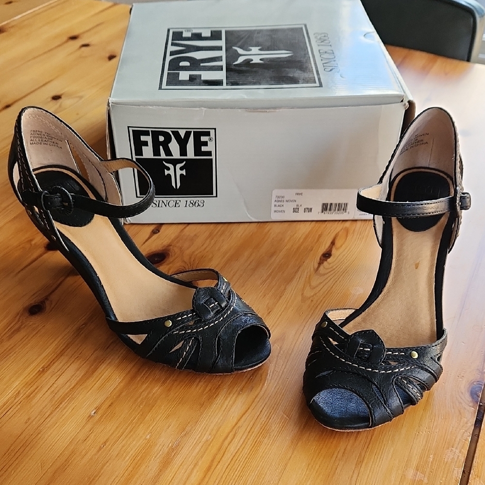 Frye Agnes Black Woven Sandals